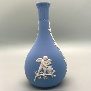 EUC Vintage Wedgwood Blue Japerware Bud Vase, Seasons Fall and Winter, Cupids